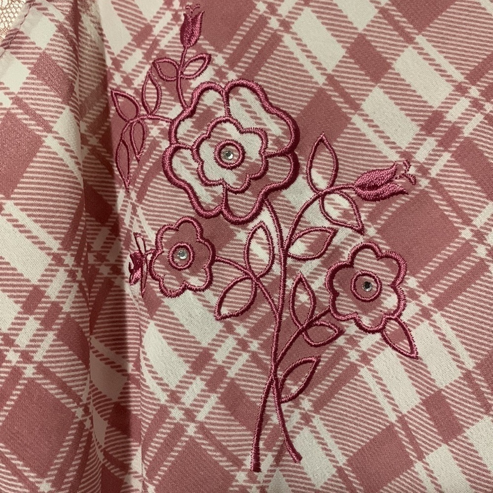 Rose and white plaid slip with lace trim - Picture 4 of 9